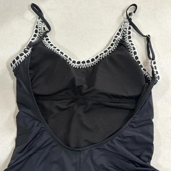 Gianni Bini EUC Swimsuit Black with White Trim Low Back Size Medium - Picture 5 of 16